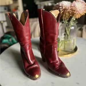 Vintage Frye Red Heeled Boots with Classic Western Design