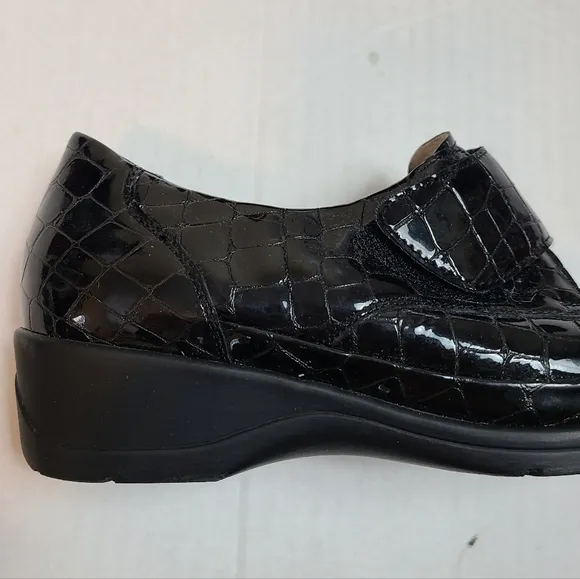 VINTAGE Genuine Patent Leather Retro Loafers