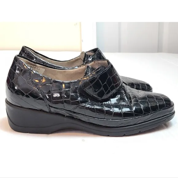 VINTAGE Genuine Patent Leather Retro Loafers