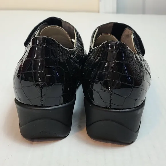 VINTAGE Genuine Patent Leather Retro Loafers