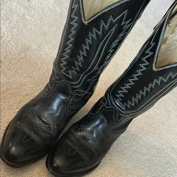 Vintage Mason Black Western Boots with Classic Stitching