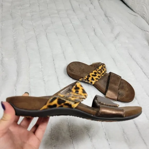 Vionic 8 Women Orthaheel Animal Leopard print sandals