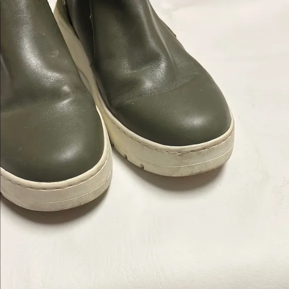 Vionic Green Ankle Boots with White Sole and Slip-On Design