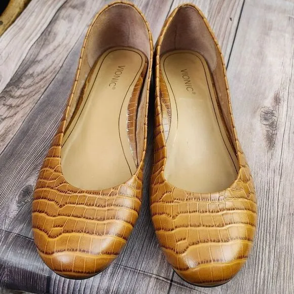 Vionic Hannah Croc orthaheel camel/tan classic casual flats loafers sz 9.5