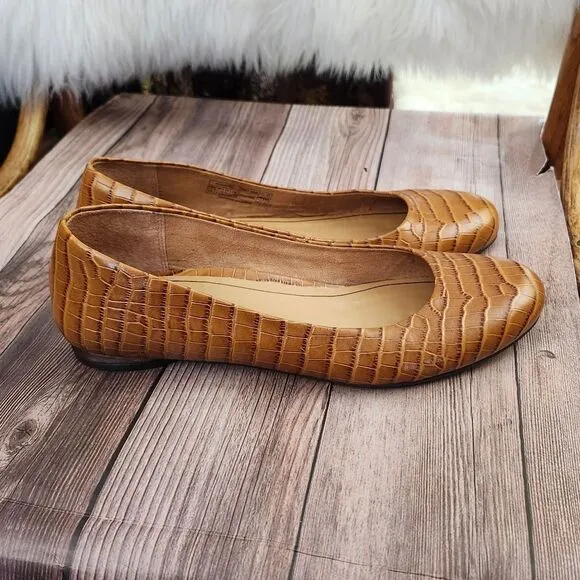 Vionic Hannah Croc orthaheel camel/tan classic casual flats loafers sz 9.5