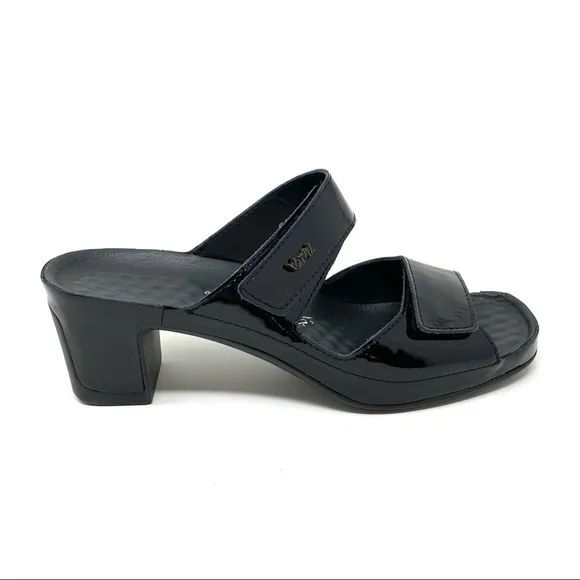 Vital Joy Mules Sandals Lack Schwarz