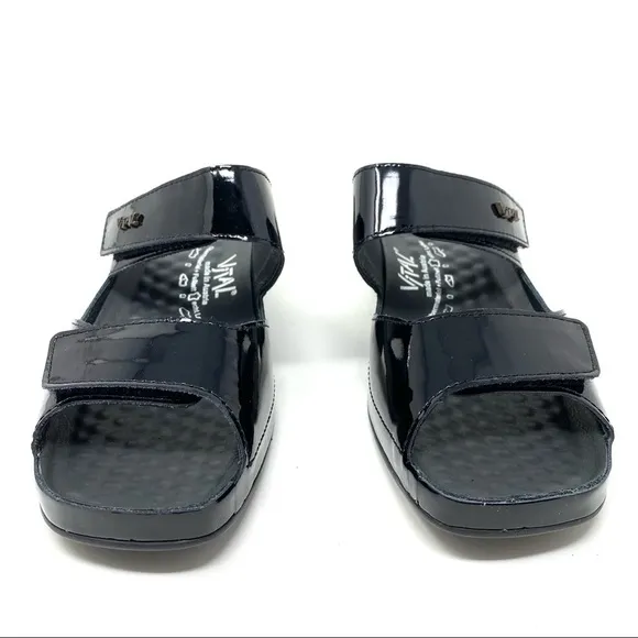 Vital Joy Mules Sandals Lack Schwarz