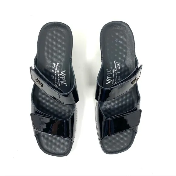 Vital Joy Mules Sandals Lack Schwarz