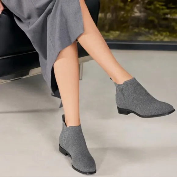 VIVAIA NWOT women’s Ryan Pro square toe water Repellent ankle boots slip on knit