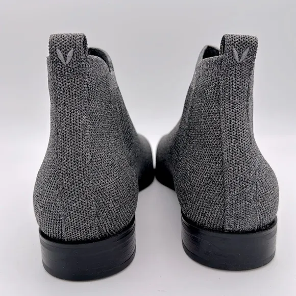 VIVAIA NWOT women’s Ryan Pro square toe water Repellent ankle boots slip on knit