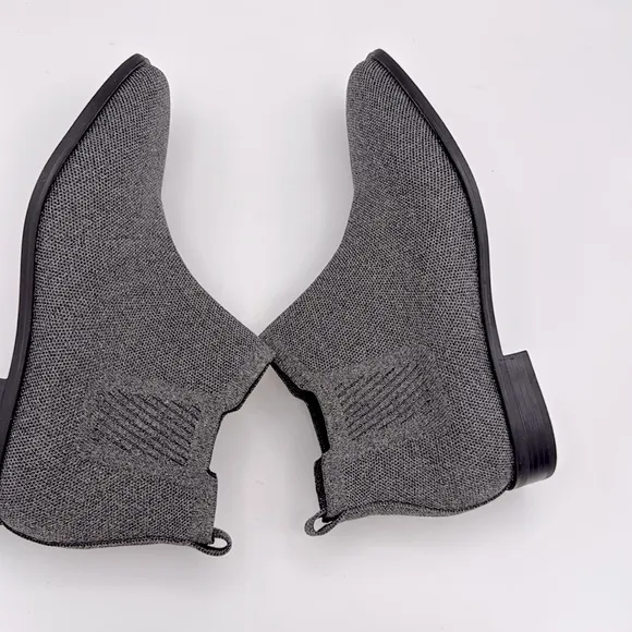 VIVAIA NWOT women’s Ryan Pro square toe water Repellent ankle boots slip on knit