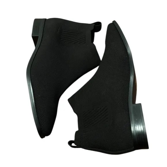 VIVAIA Ryan Chelsea Slip on Bootie size 9