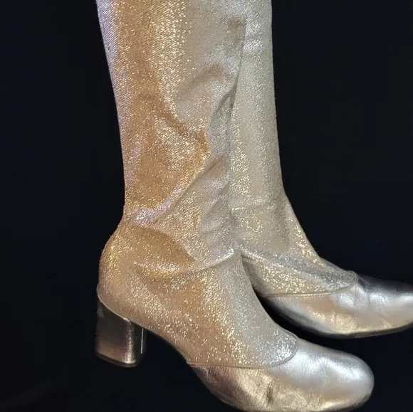 VTG LEATHER STRETCH KNEE BOOTS SILVER GLITTER METALLIC SZ 8 8.5 GOGO MOD OMG