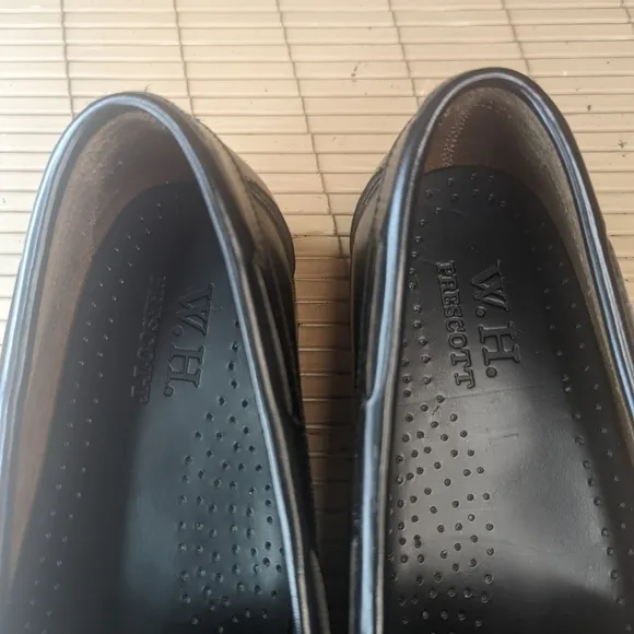 W.H. Prescott Men's Black Leather tassel kilt Loafers Dress Shoes Size 8.5W. new