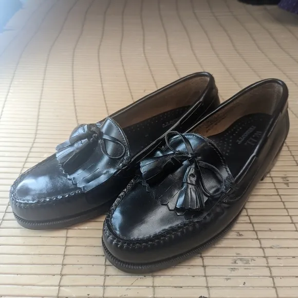 W.H. Prescott Men's Black Leather tassel kilt Loafers Dress Shoes Size 8.5W. new
