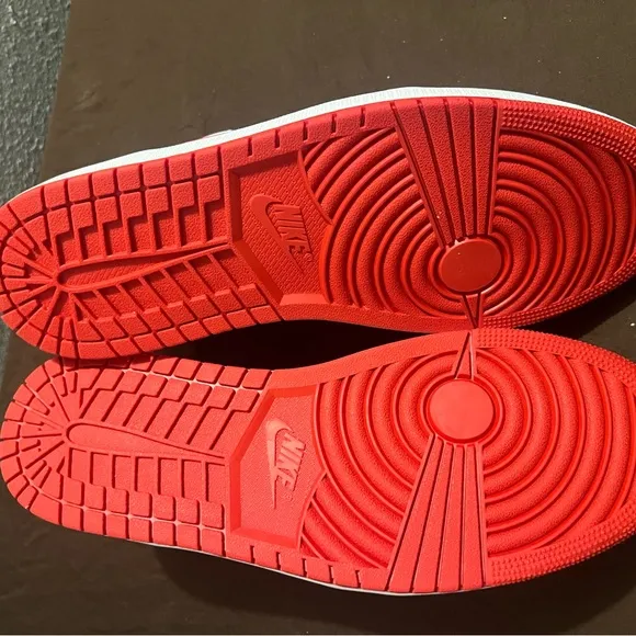 White and Red Athletic Sneakers Retro 1 Low OG University Red