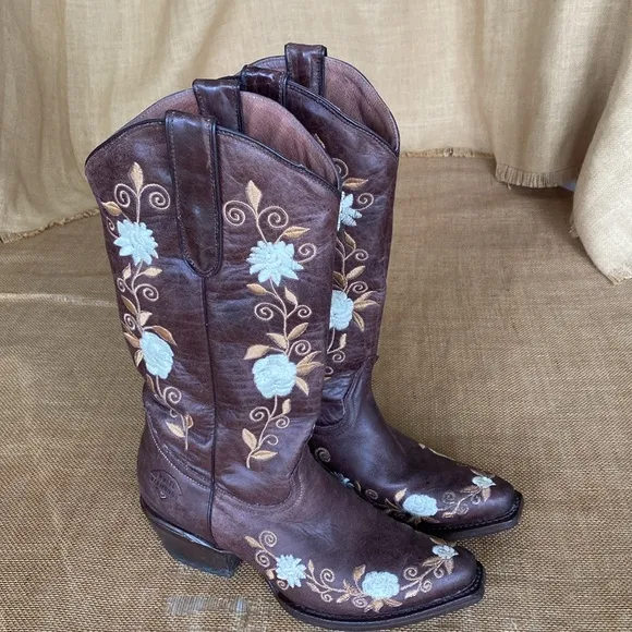 White Diamonds Leather Floral Embroidered snip toe cowboy boots