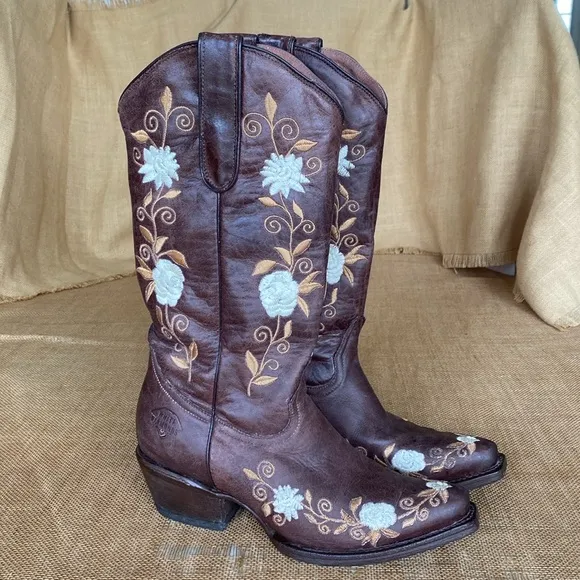 White Diamonds Leather Floral Embroidered snip toe cowboy boots