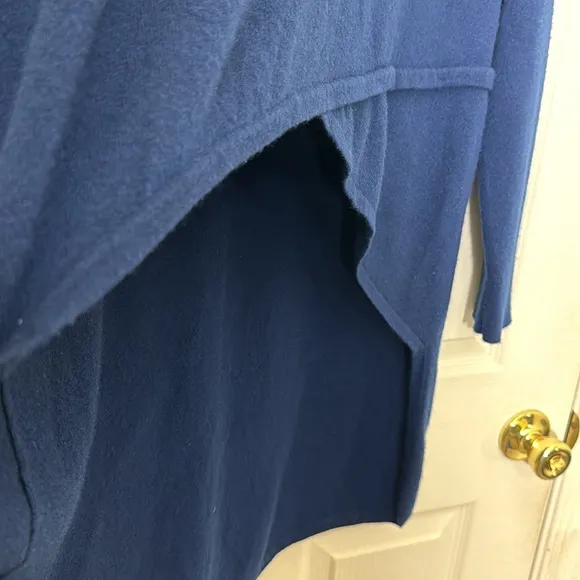 Women’s 100% Cashmere Navy Blue Sweater Size Medium