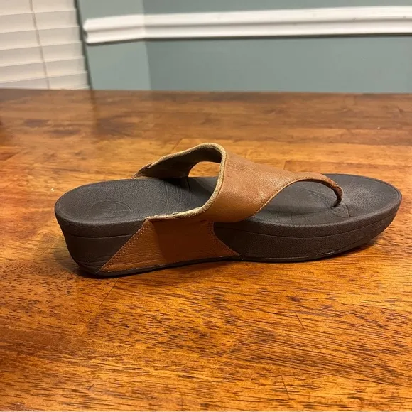 Women’s FitFlop Brown LULU Leather Toe-Post Sandals size 7