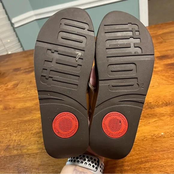 Women’s FitFlop Brown LULU Leather Toe-Post Sandals size 7
