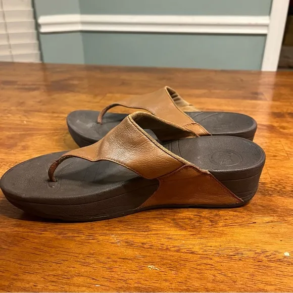 Women’s FitFlop Brown LULU Leather Toe-Post Sandals size 7