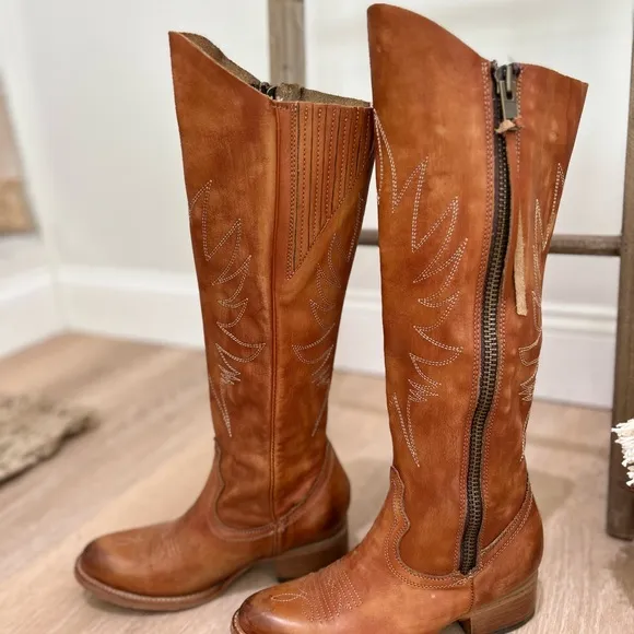 Women’s FreeBird By Steven Whisper Boots Size 8