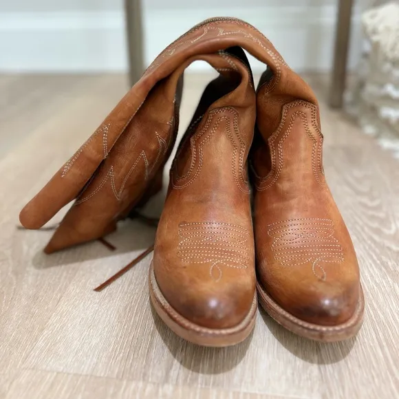 Women’s FreeBird By Steven Whisper Boots Size 8