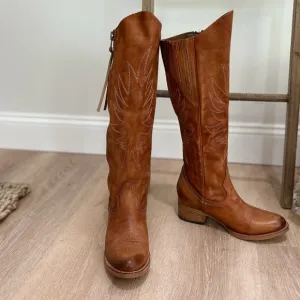 Women’s FreeBird By Steven Whisper Boots Size 8