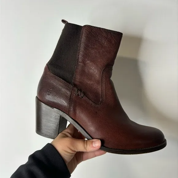 Women's Frye leather boots‎ color brown size 8.5