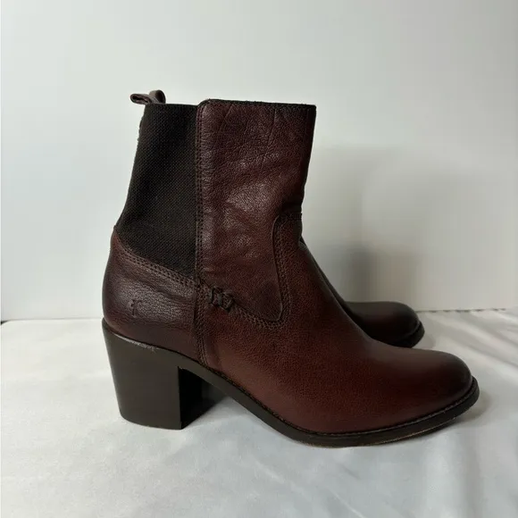 Women's Frye leather boots‎ color brown size 8.5