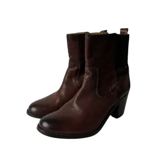 Women's Frye leather boots‎ color brown size 8.5