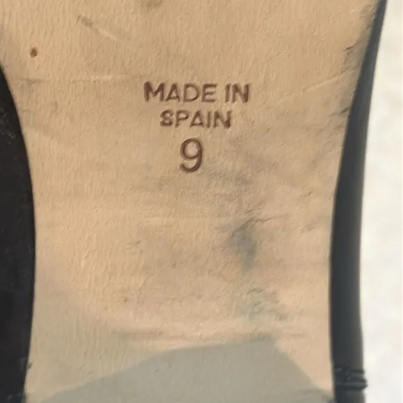 Women’s Internationally blank boots size 9