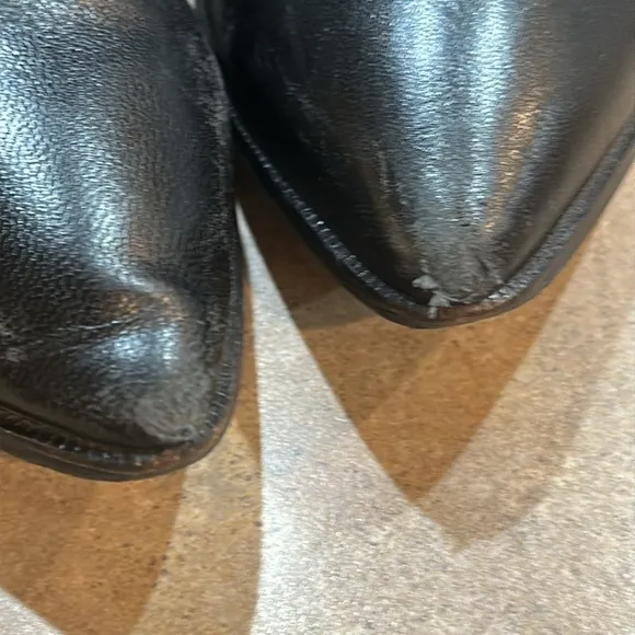 Women’s Internationally blank boots size 9