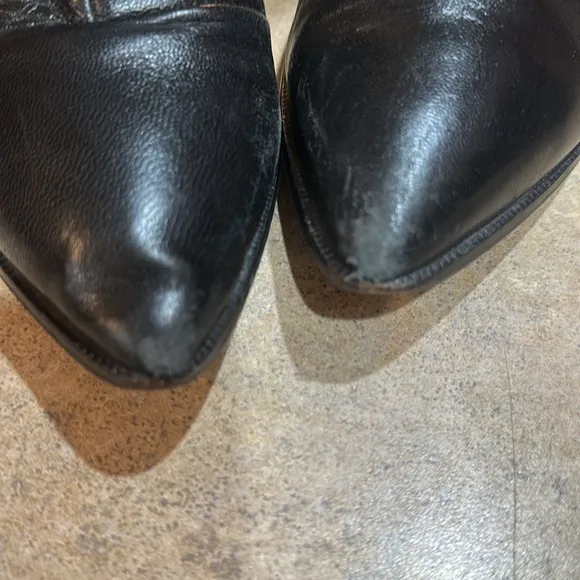 Women’s Internationally blank boots size 9