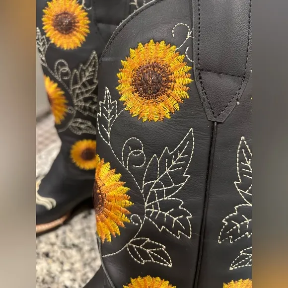 Women’s Leather Sunflowers Square Toe Embroidered Black Boots Handcrafted Sz 8