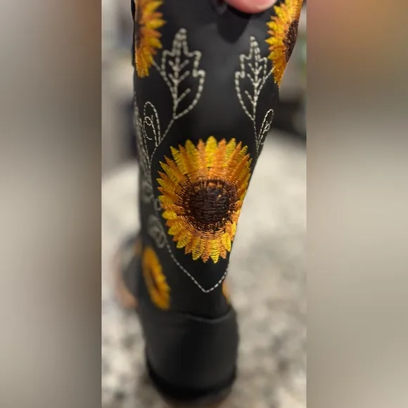 Women’s Leather Sunflowers Square Toe Embroidered Black Boots Handcrafted Sz 8