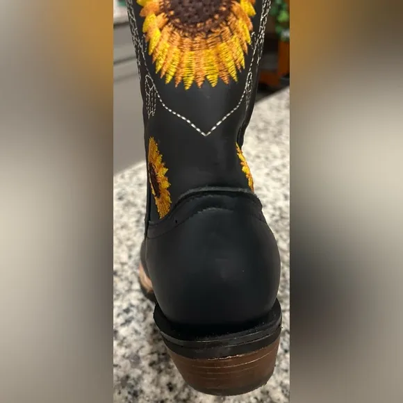 Women’s Leather Sunflowers Square Toe Embroidered Black Boots Handcrafted Sz 8