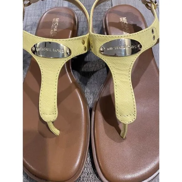 Women's Michael Kors Plate Flat Thong Sandals | Buttercup | 7