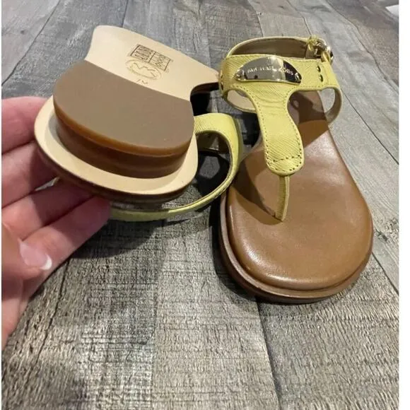 Women's Michael Kors Plate Flat Thong Sandals | Buttercup | 7