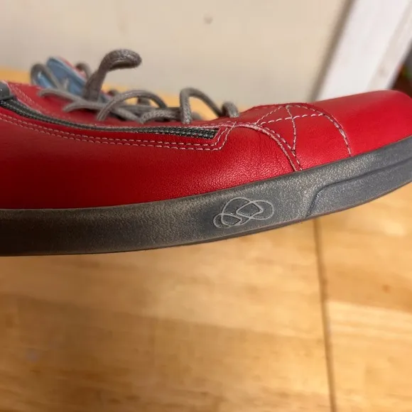 Women’s Red and Gray aika fashion Low-Top Sneakers with Zipper size 39(8)