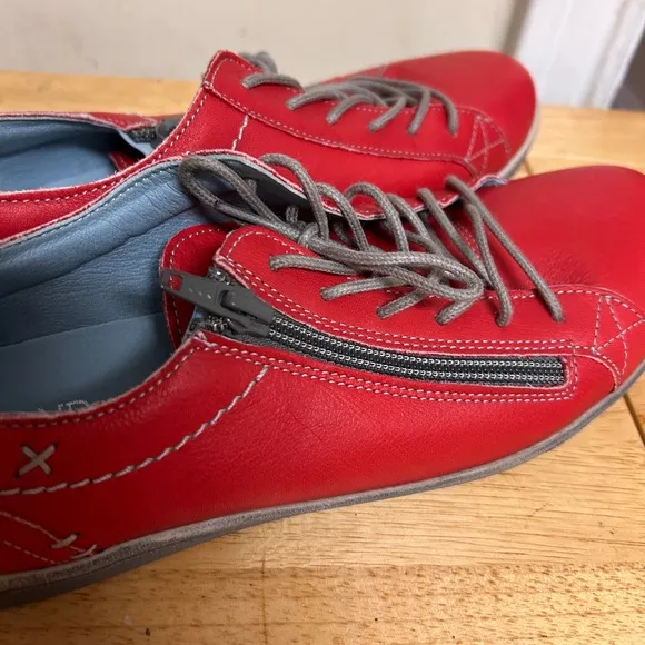 Women’s Red and Gray aika fashion Low-Top Sneakers with Zipper size 39(8)