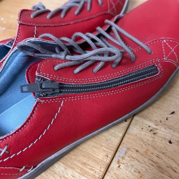 Women’s Red and Gray aika fashion Low-Top Sneakers with Zipper size 39(8)
