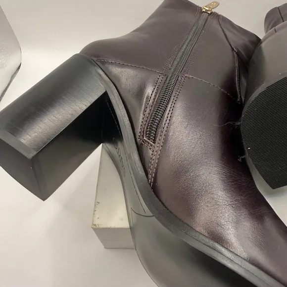 Women's SARTO Black Leather Booties Size 8M