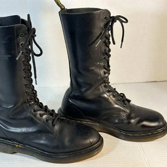 WOMENS SIZE 7 DR. MARTEN BOOTS
