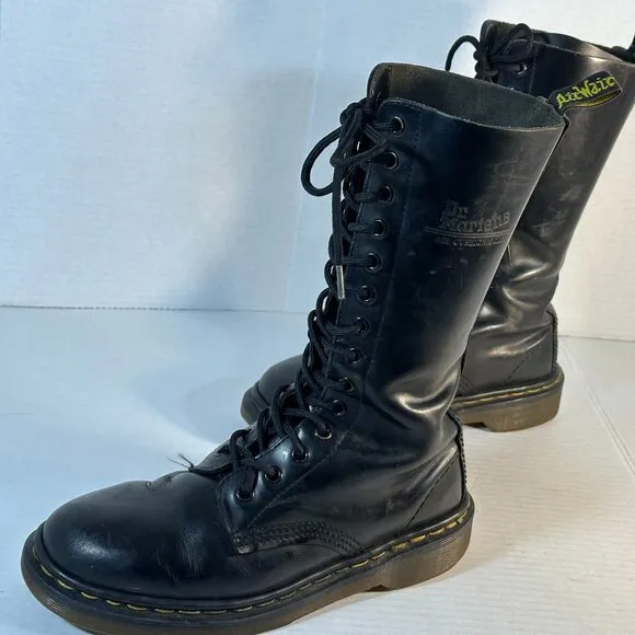 WOMENS SIZE 7 DR. MARTEN BOOTS