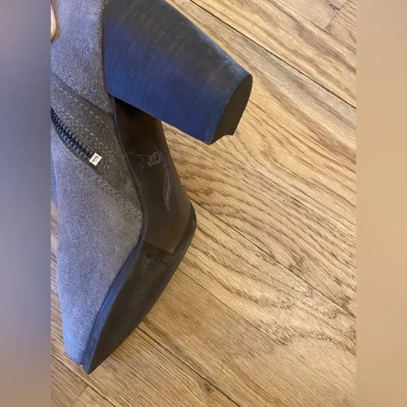 Women’s Suede Ugg Boots Gray Sz 9