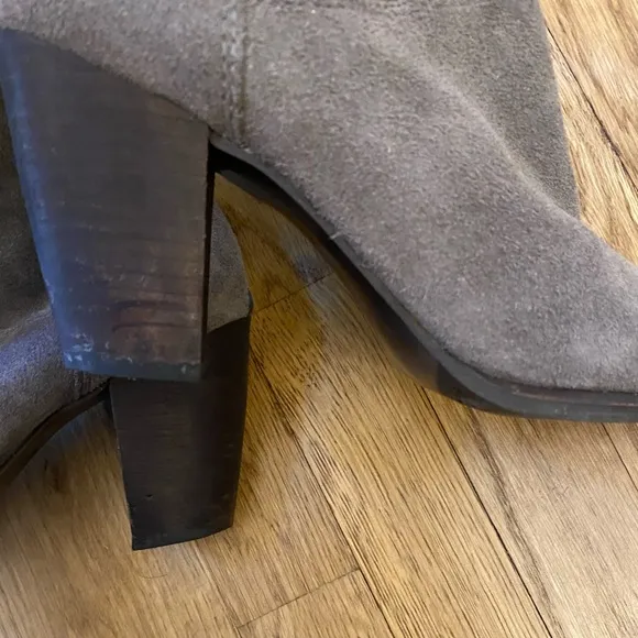 Women’s Suede Ugg Boots Gray Sz 9