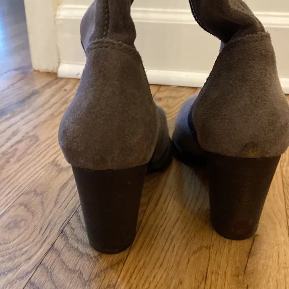 Women’s Suede Ugg Boots Gray Sz 9
