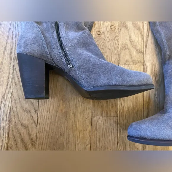 Women’s Suede Ugg Boots Gray Sz 9